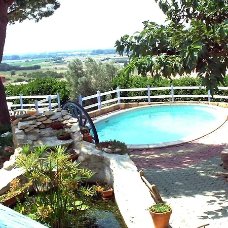 Dom wakacyjny Holiday La Maison Jaune Vauvert