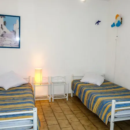 Holiday La Maison Jaune