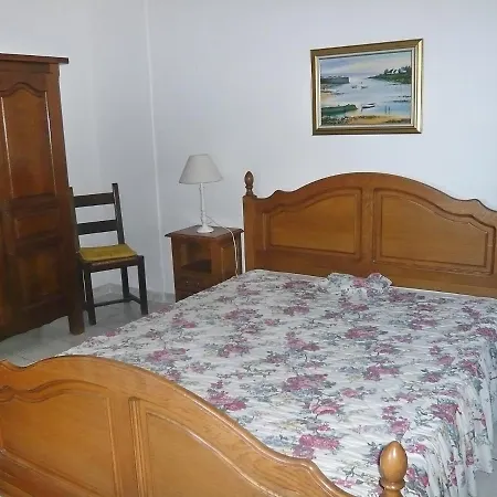 Dom wakacyjny Holiday La Maison Jaune Vauvert